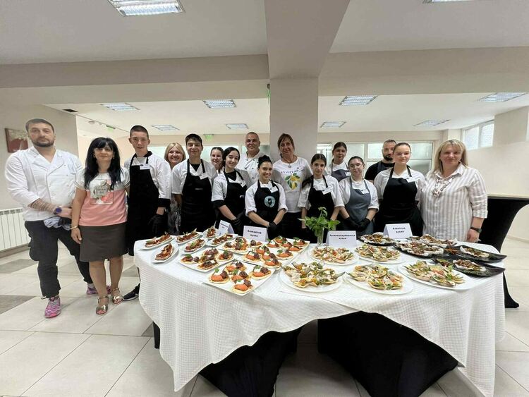 „От уличната храна към изтънчения вкус“ – открита учебна практика в хасковската гимназията по туризъм