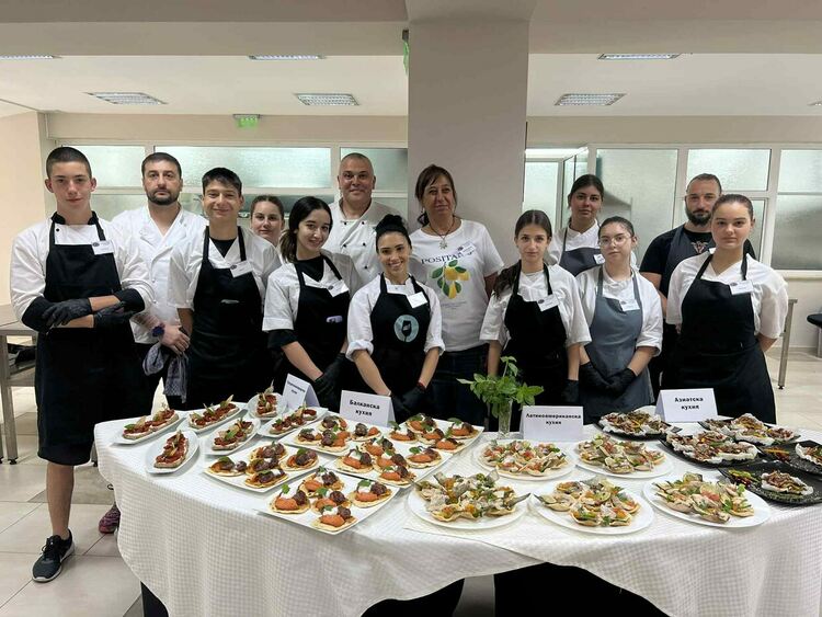 „От уличната храна към изтънчения вкус“ – открита учебна практика в хасковската гимназията по туризъм