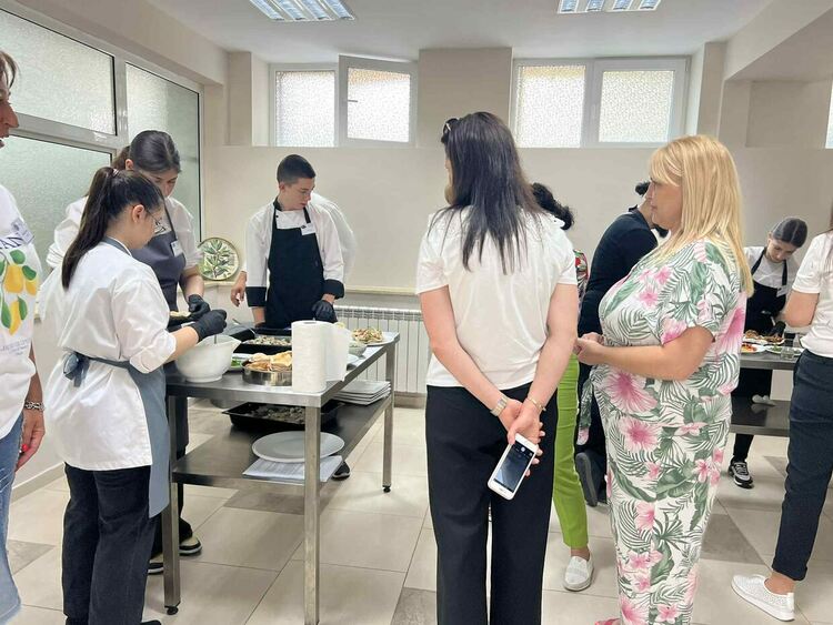 „От уличната храна към изтънчения вкус“ – открита учебна практика в хасковската гимназията по туризъм