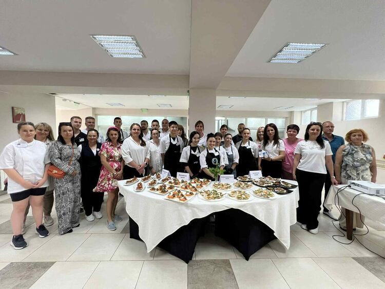 „От уличната храна към изтънчения вкус“ – открита учебна практика в хасковската гимназията по туризъм