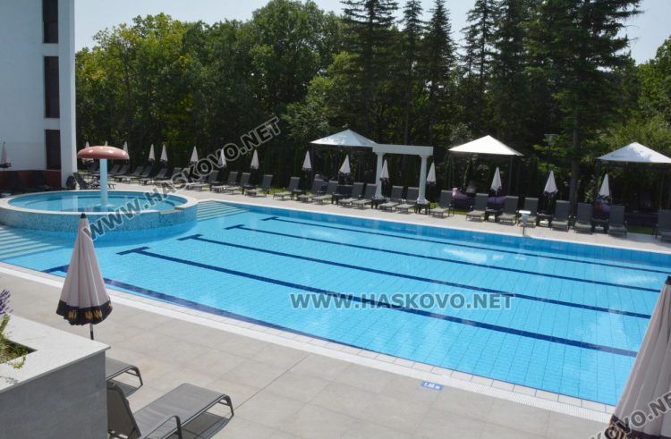 Повечето басейни в парк „Кенана“ вече отвориха, но все още са пусти