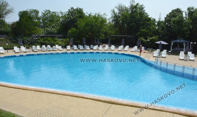 Повечето басейни в парк „Кенана“ вече отвориха, но все още са пусти