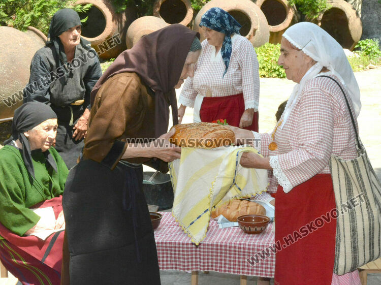 Над 40 се състезават за участие в Националния фолклорен фестивал в Копривщица