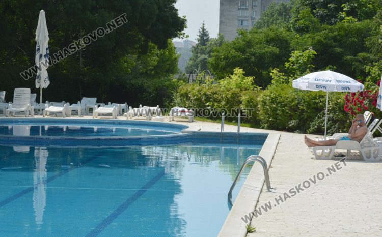 Повечето басейни в парк „Кенана“ вече отвориха, но все още са пусти