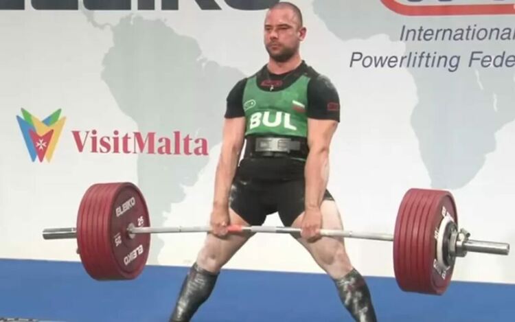 Емил Кръстев е изтеглил до мъртва тяга 355-килограмовата щанга, с което завоюва световната титла