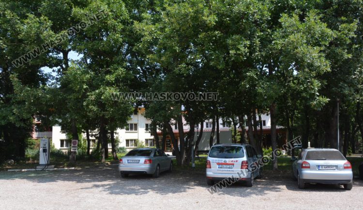 Повечето басейни в парк „Кенана“ вече отвориха, но все още са пусти