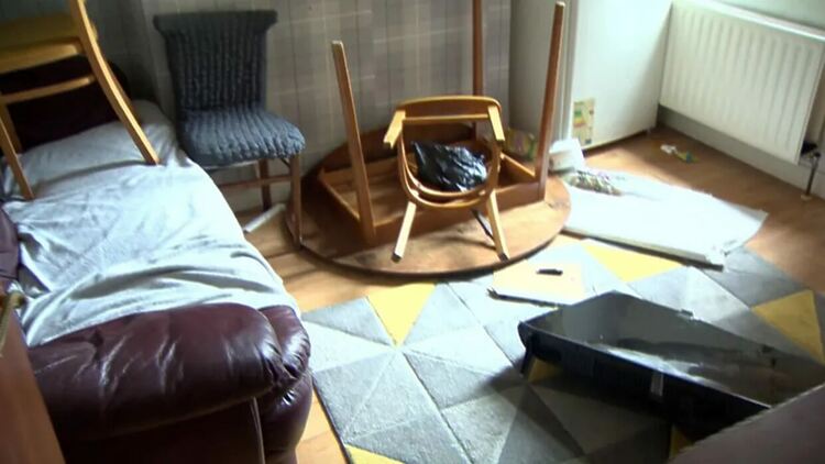 Така изглежда дома на българката след нападението на расистите