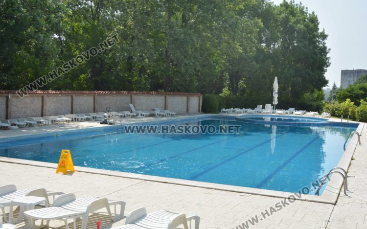 Повечето басейни в парк „Кенана“ вече отвориха, но все още са пусти