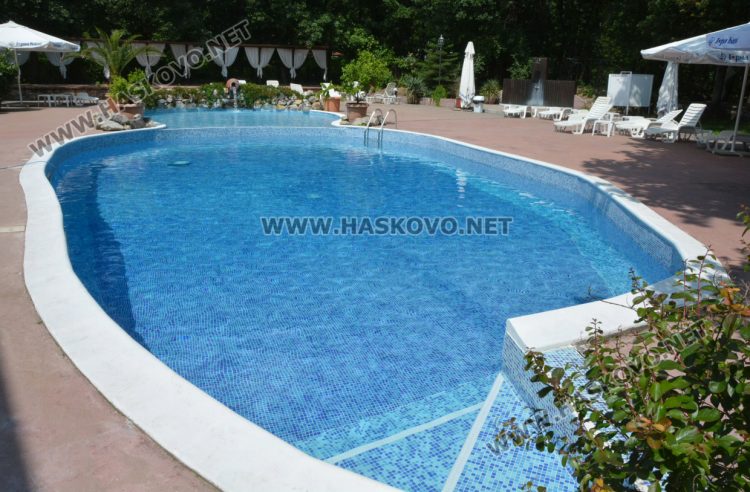 Повечето басейни в парк „Кенана“ вече отвориха, но все още са пусти