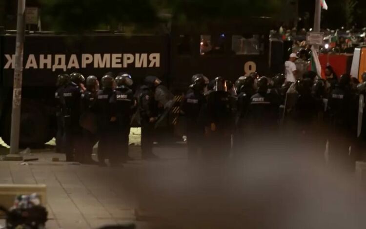 Точно жандармерията, която бе обвинявана в насилие срещу протестите, ще обучава полицаите на деескалация