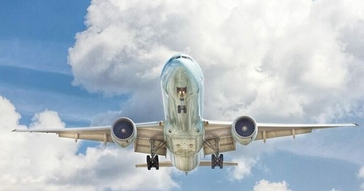 Авиокомпаниите пренасочват и отменят полети след израелските удари срещу Иран