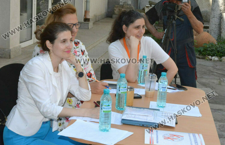 Над 40 се състезават за участие в Националния фолклорен фестивал в Копривщица