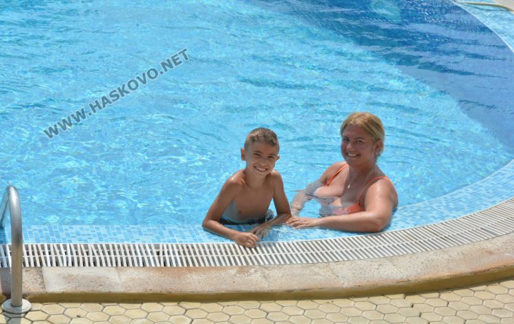 Повечето басейни в парк „Кенана“ вече отвориха, но все още са пусти