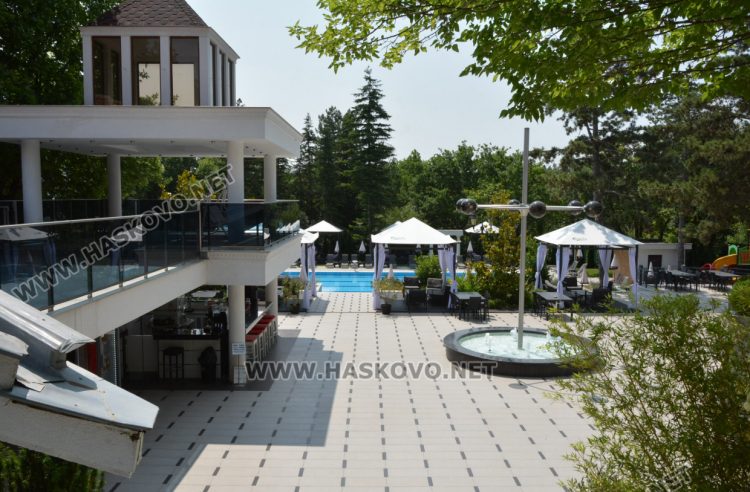 Повечето басейни в парк „Кенана“ вече отвориха, но все още са пусти