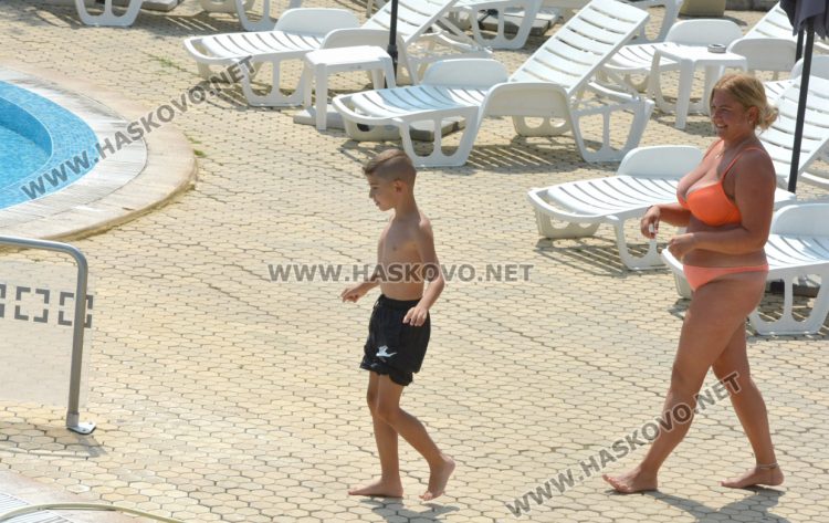 Повечето басейни в парк „Кенана“ вече отвориха, но все още са пусти