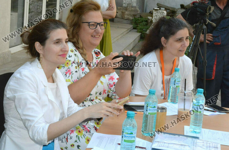 Над 40 се състезават за участие в Националния фолклорен фестивал в Копривщица