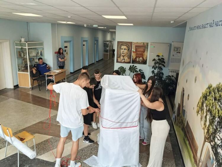 90 години от рождението на Кристо отбелязаха в Професионалната гимназия по туризъм