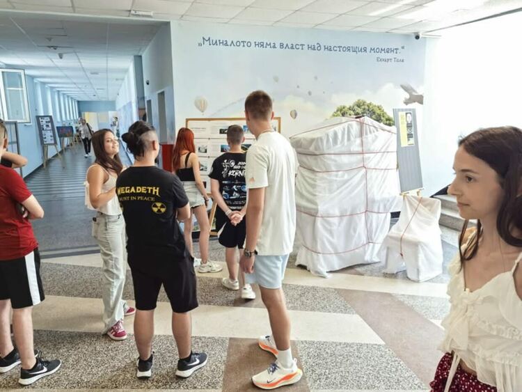 90 години от рождението на Кристо отбелязаха в Професионалната гимназия по туризъм