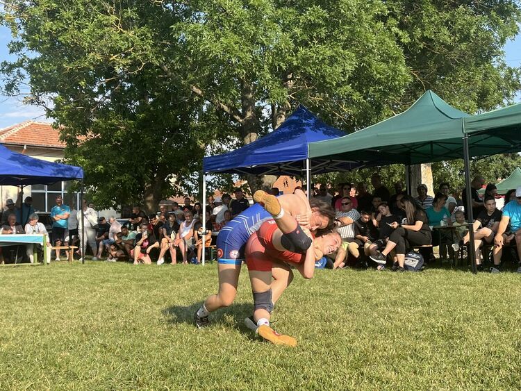 Над 60 борци излязоха на алая в село Иваново