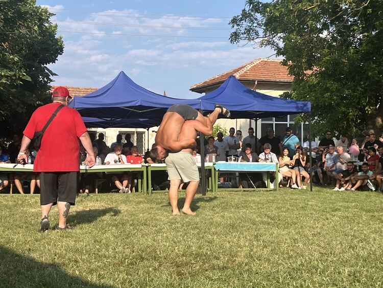 Над 60 борци излязоха на алая в село Иваново