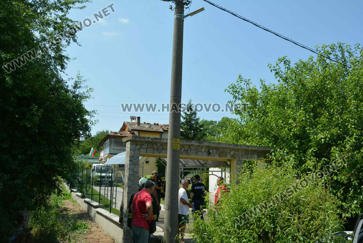 Млад мъж бе ударен от ток при ремонт на покрив в Хасково