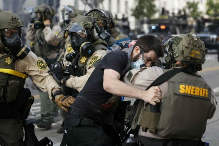 Военен парад и "No Kings" протести в САЩ