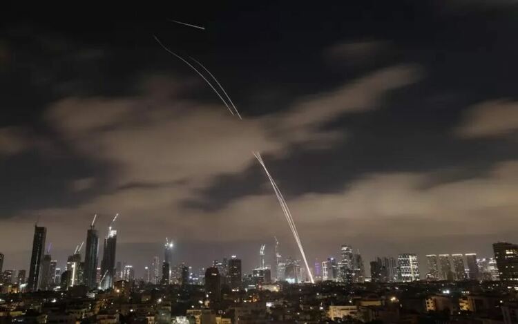 8 са загинали и над 130 са ранени след удари на Иран в Израел