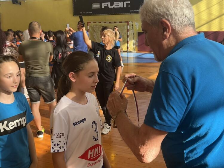 „Спортист Кремиковци“ е новият шампион по хандбал при момичетата до 12 години
