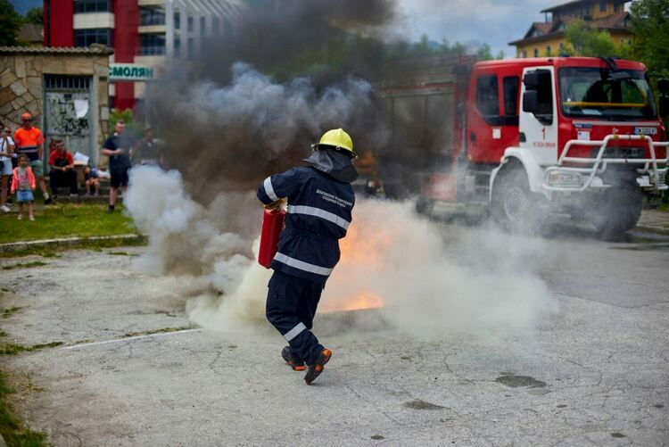 „Аварийно-спасителна група“ – Казанлък победи в Националното състезание за доброволци в Смолян