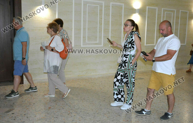 Откриха „Театър, обичам те!" в обновеното читалище „Заря“