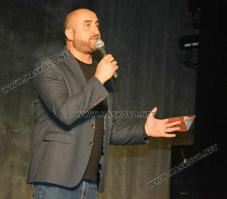 Откриха „Театър, обичам те!" в обновеното читалище „Заря“