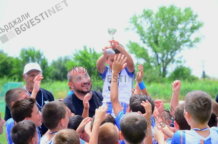 Четири шампионски отбора на Футболна академия "Арда 1924"се прибраха щастливи от Комотини!