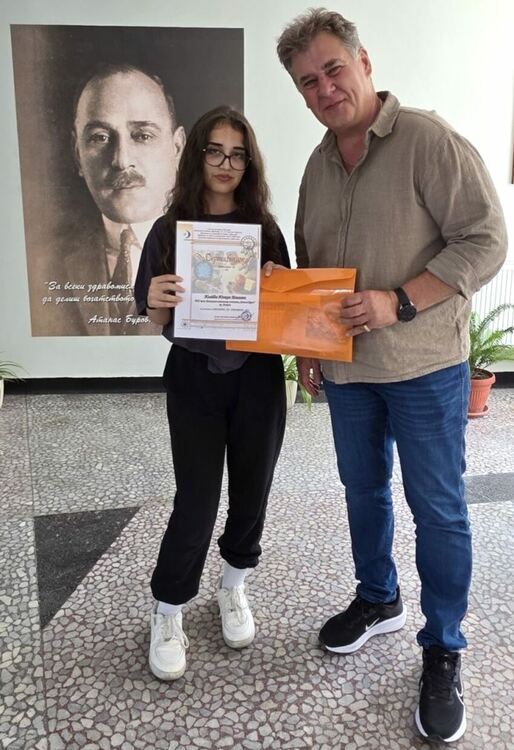 Ученичка от ФСГ-Хасково с награда от национален конкурс „200 г. от откриването на алуминия“