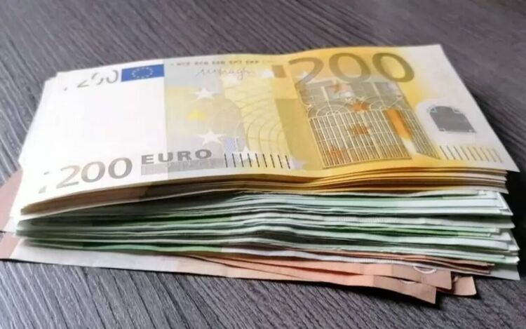 Българите в чужбина пращат повече пари на близките си у нас