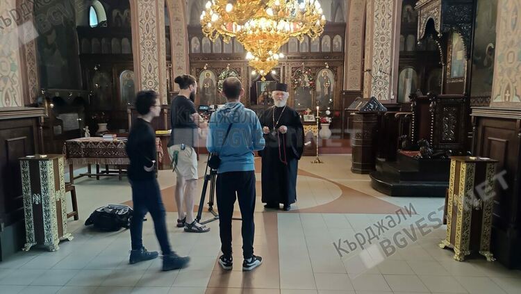 Телевизионен екип засне репортаж за отец Петър Гарена за английски телевизионен канал