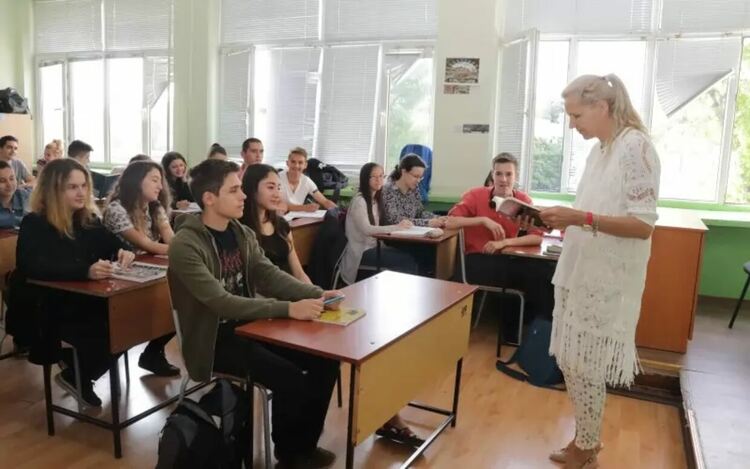 София традиционно номер 1 на матурата по български. Разликата с най-слабо представилата се област Разград е цели 17 точки.