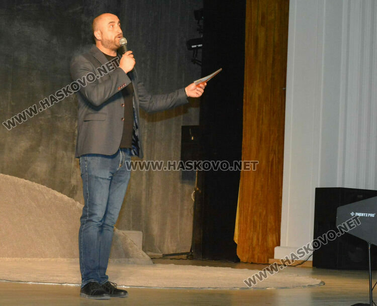 Откриха „Театър, обичам те!" в обновеното читалище „Заря“