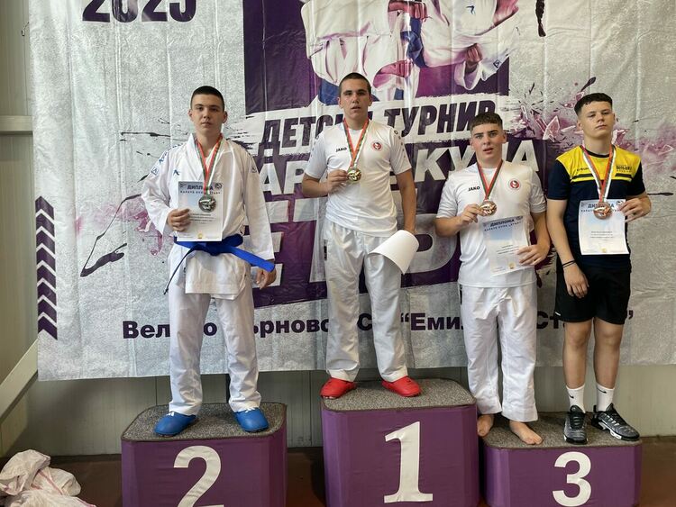 Хасковски каратеки с два сребърни медала на Купа “Етър”