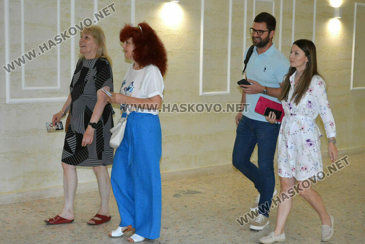Откриха „Театър, обичам те!" в обновеното читалище „Заря“