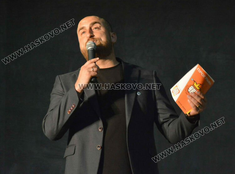 Откриха „Театър, обичам те!" в обновеното читалище „Заря“