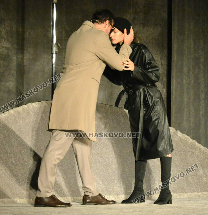 Откриха „Театър, обичам те!" в обновеното читалище „Заря“