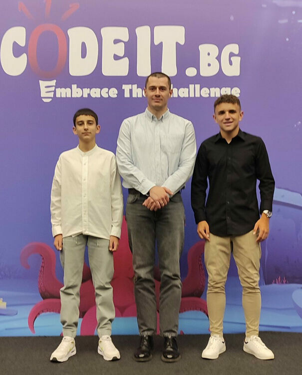 Възпитаници на ПМГ триумфираха на международен турнир по информатика