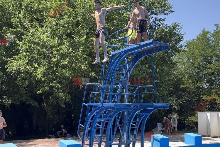 Басейнът в Димитровград отвори с такса вход 3-5лв., организират и безплатни плувни тренировки