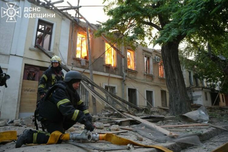 Разрушения след атаката срещу Одеса