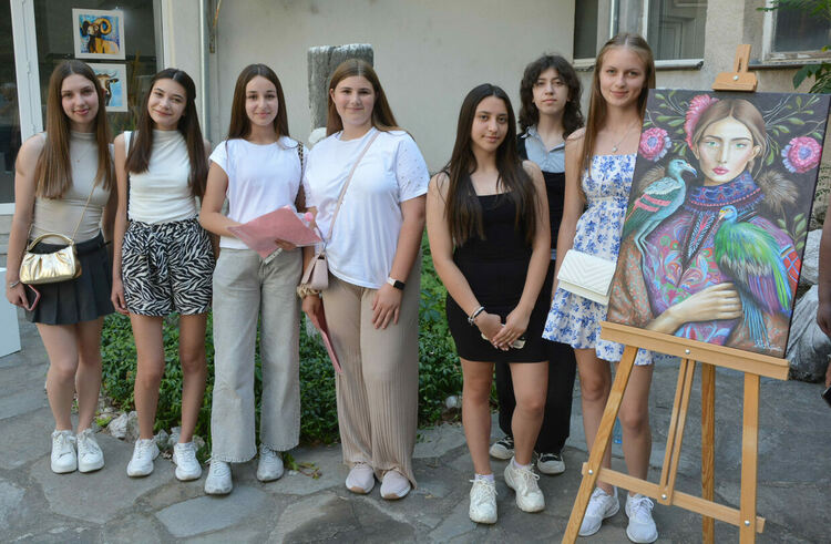 „Елементи“ е мотото на годишната изложба на арт-школа „Колорит“