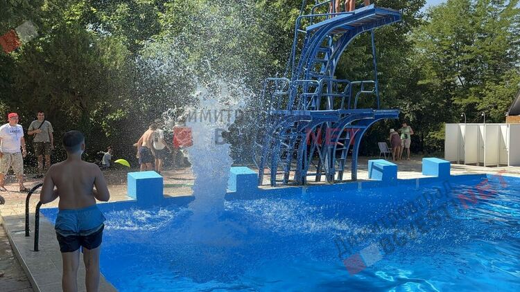 Басейнът в Димитровград отвори с такса вход 3-5лв., организират и безплатни плувни тренировки