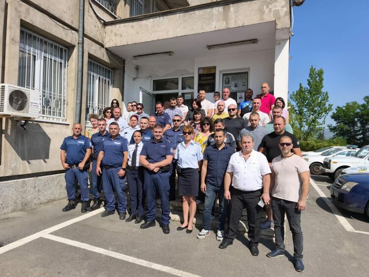 Полицаите от Кърджалийска област излязоха на протест срещу натиска срещу техните колеги от Варна