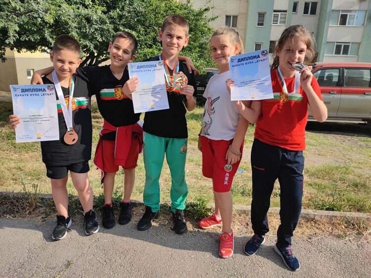 10 медала за каратеките на „Торнадо“ на турнир в Бургас
