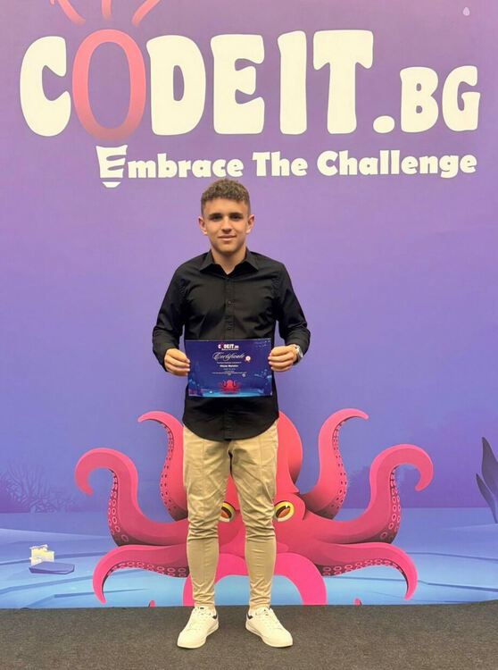 Възпитаници на ПМГ триумфираха на международен турнир по информатика