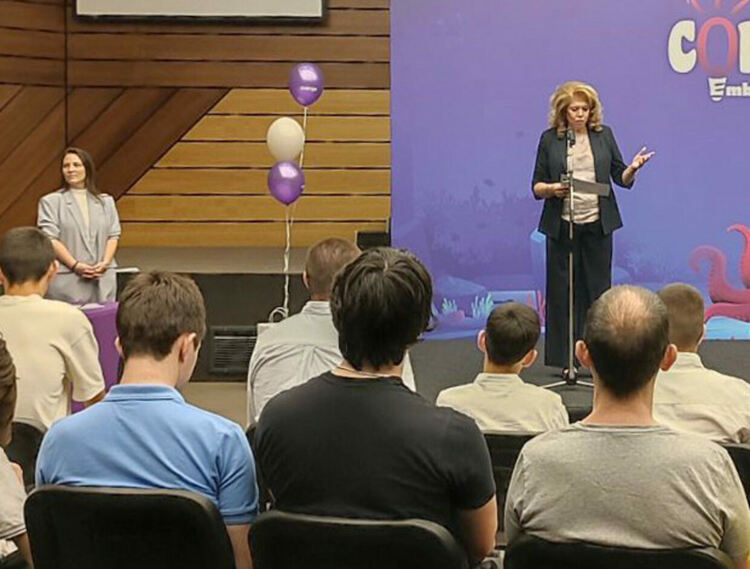 Възпитаници на ПМГ триумфираха на международен турнир по информатика